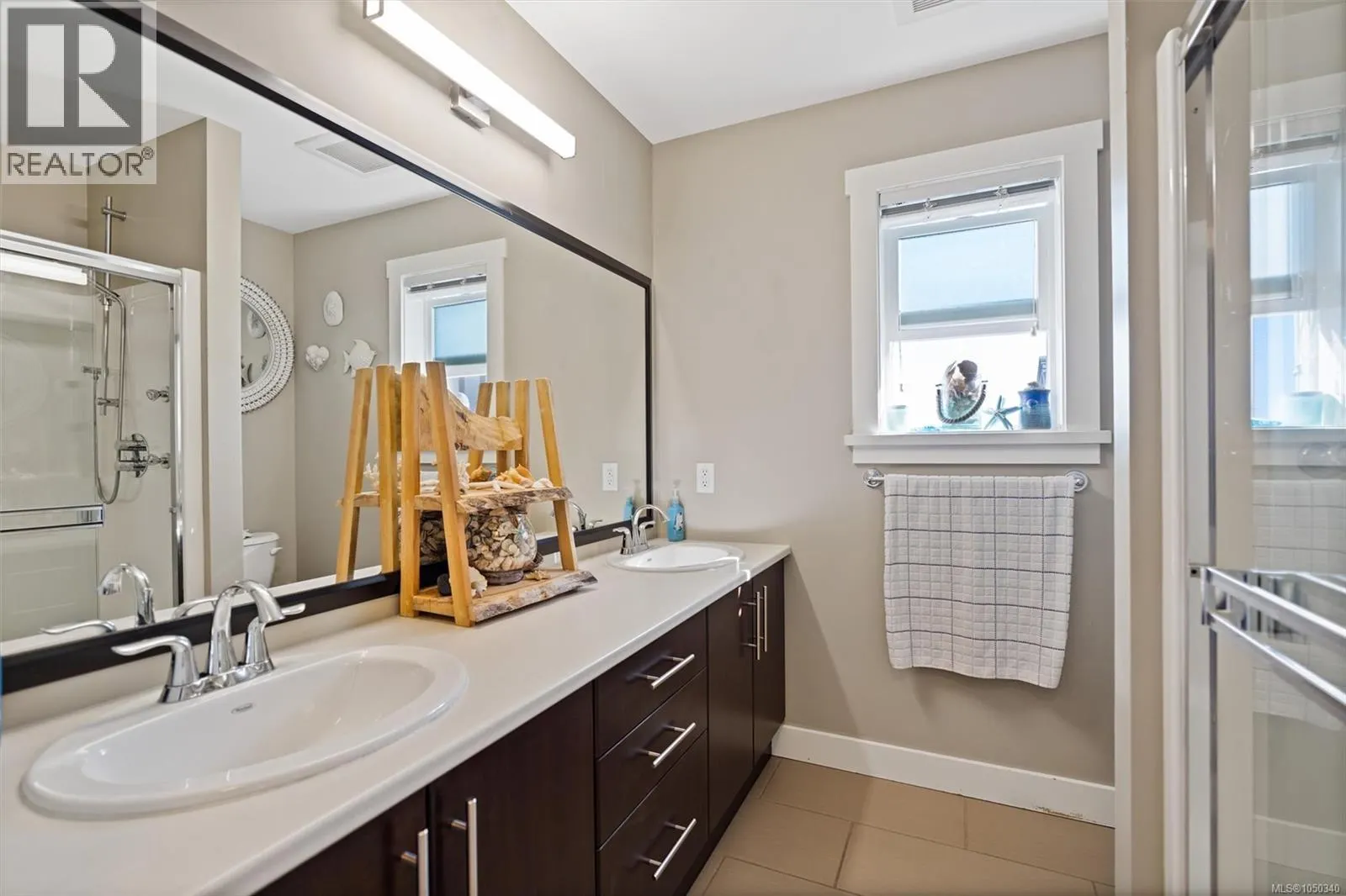1221 Freshwater Cres