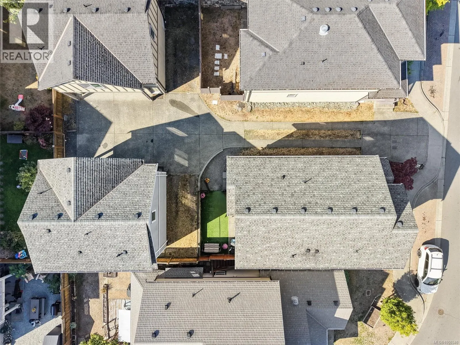 1221 Freshwater Cres