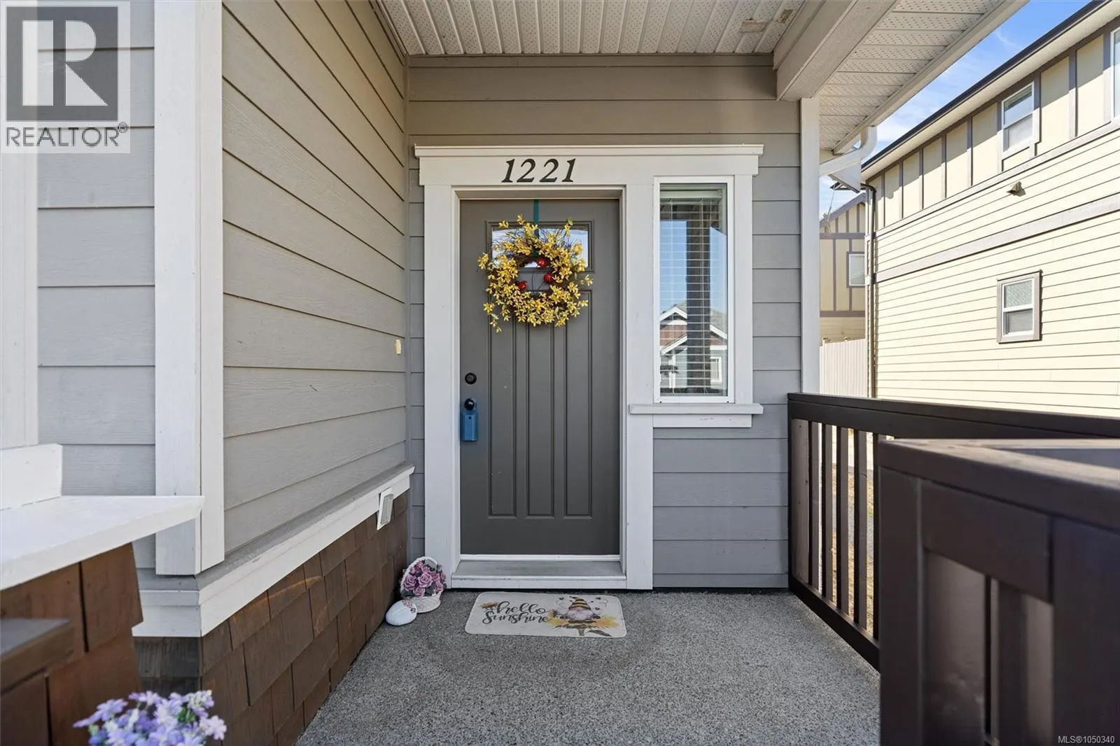 1221 Freshwater Cres