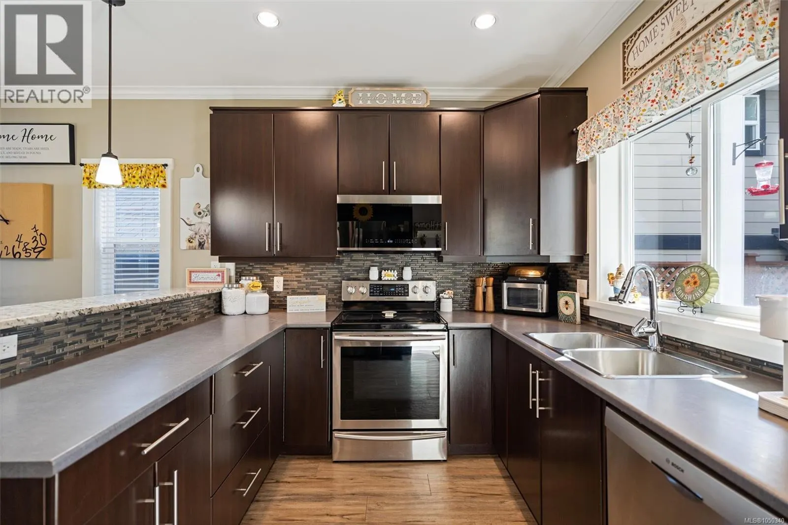 1221 Freshwater Cres