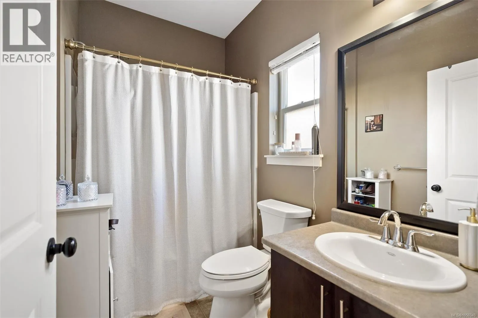 1221 Freshwater Cres