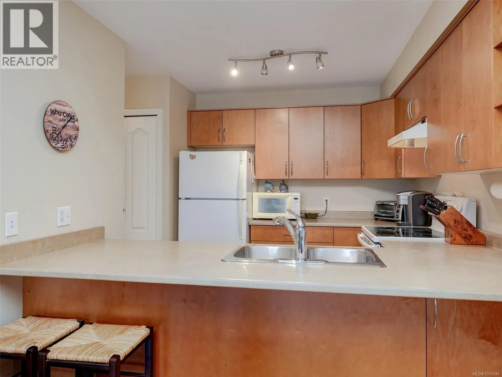 202 7070 West Saanich Rd