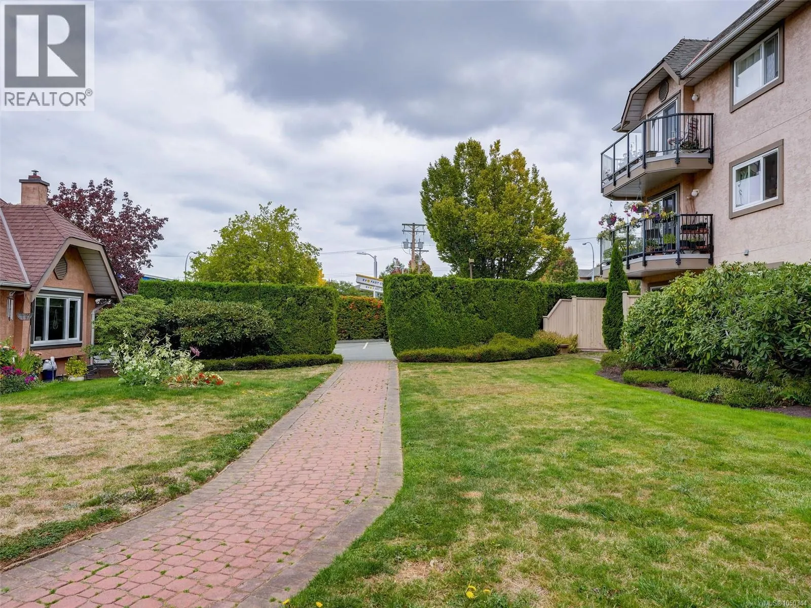 202 7070 West Saanich Rd
