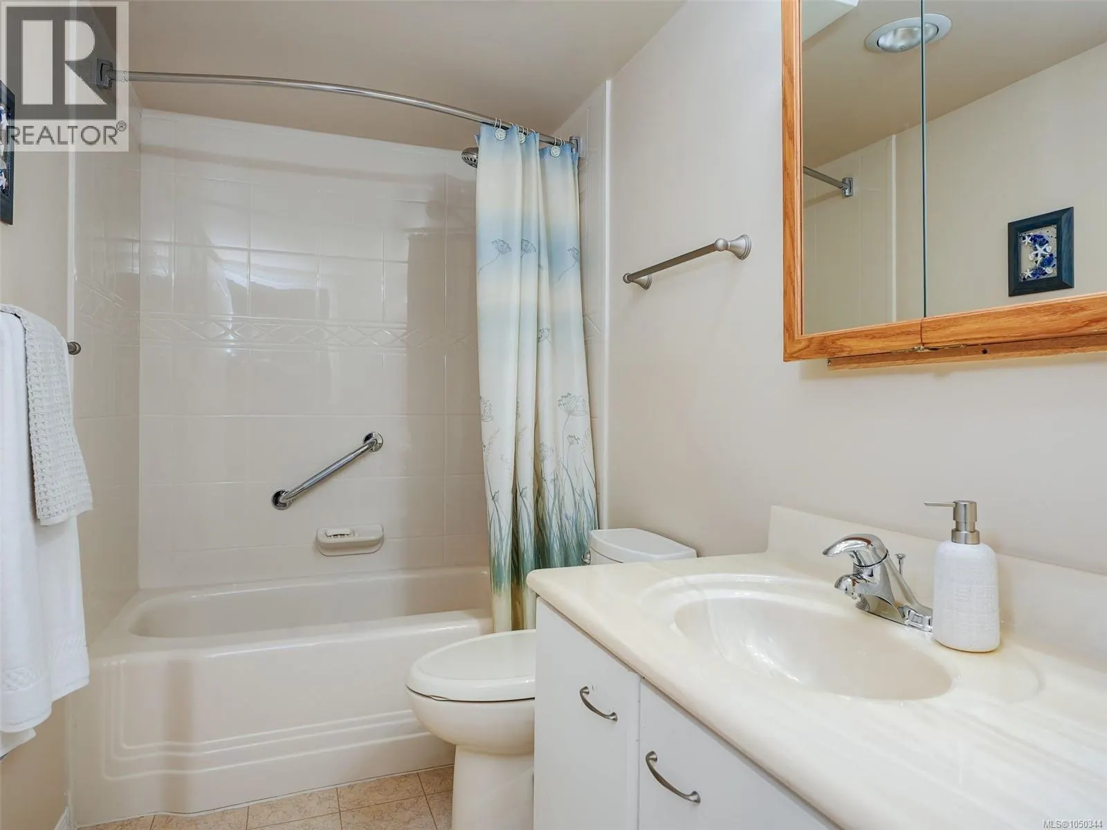 202 7070 West Saanich Rd