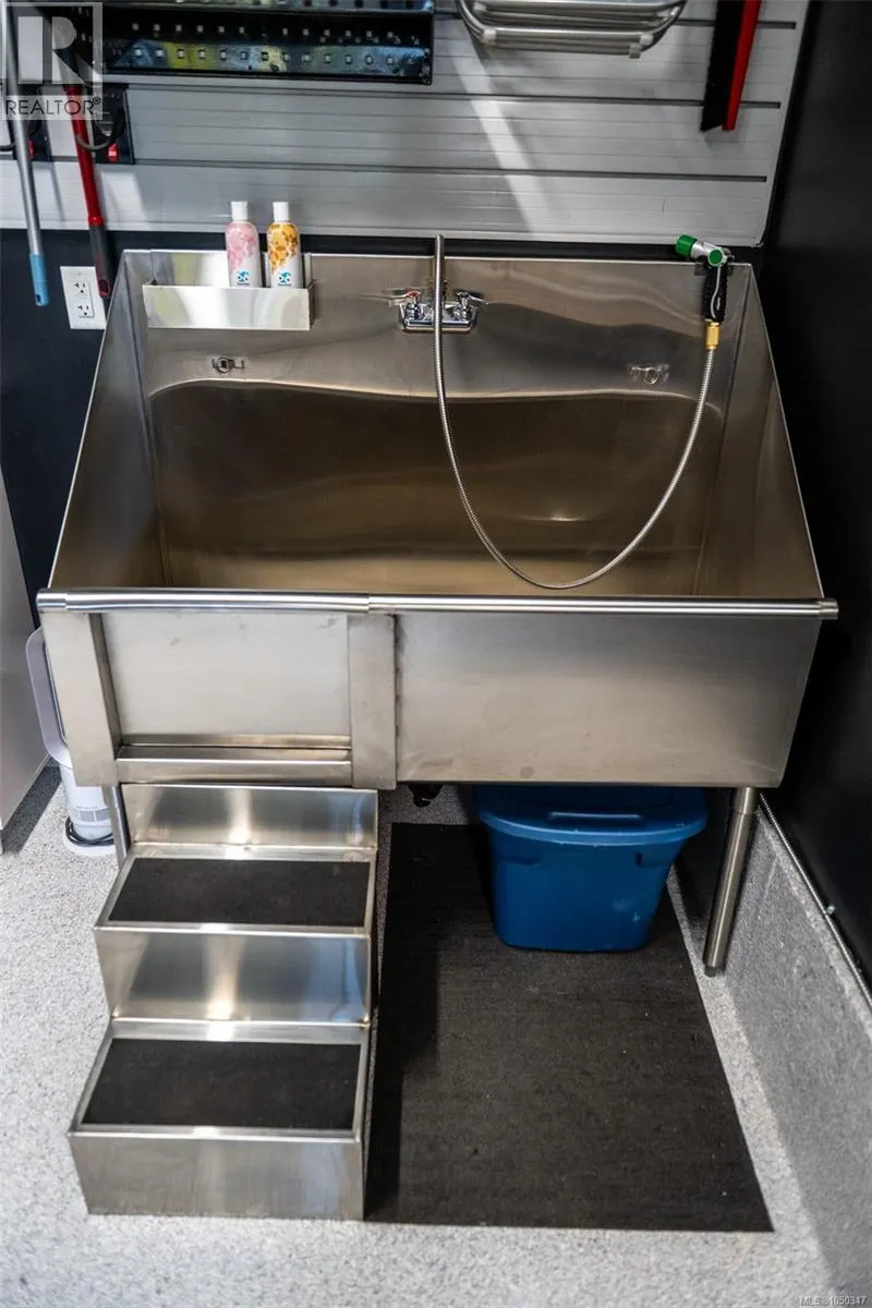 398 Bonaparte St