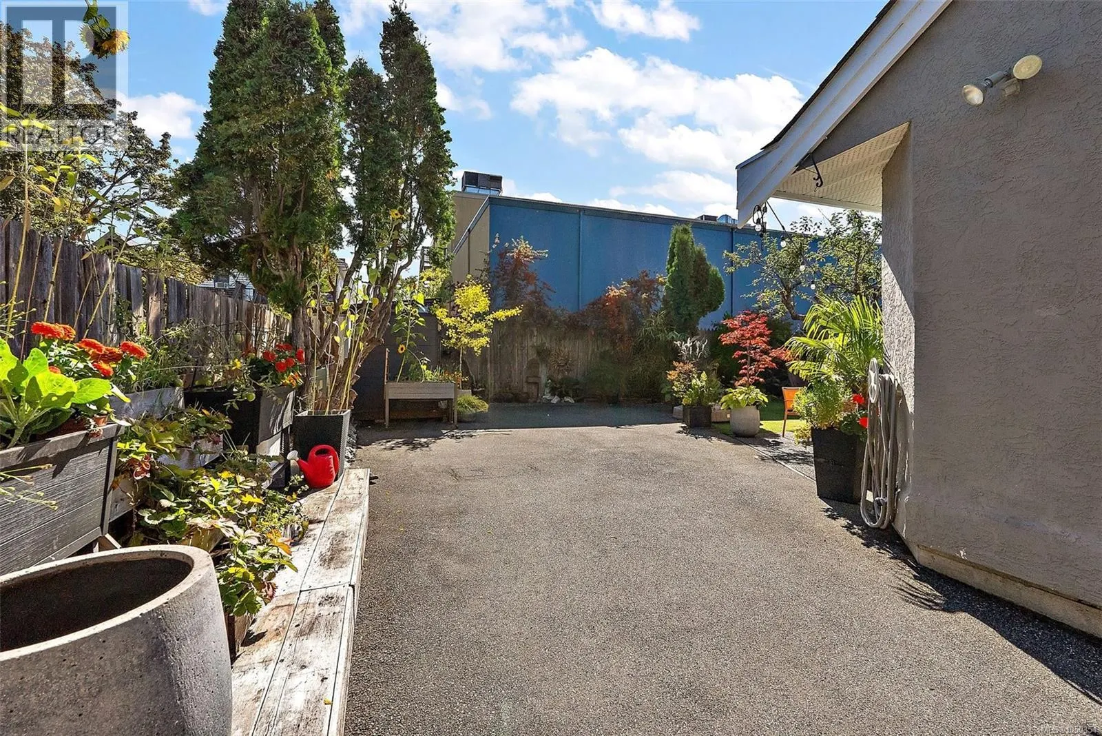 1109 Caledonia Ave