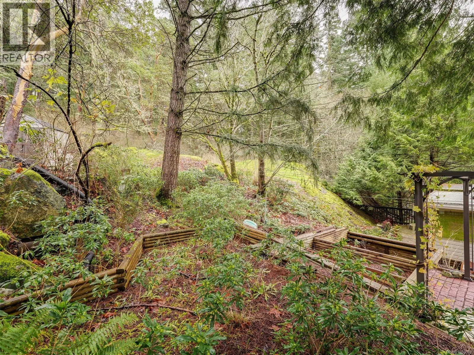 39 2587 Selwyn Rd