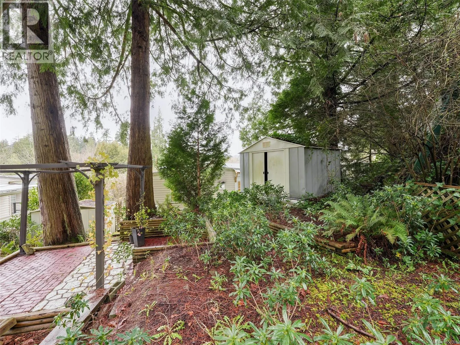 39 2587 Selwyn Rd