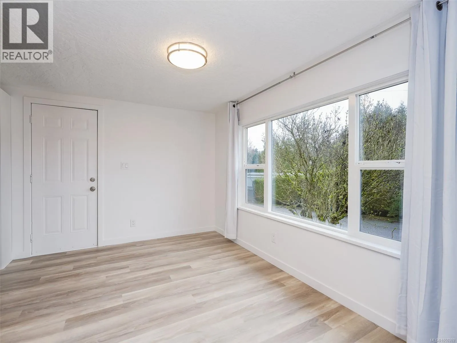 39 2587 Selwyn Rd