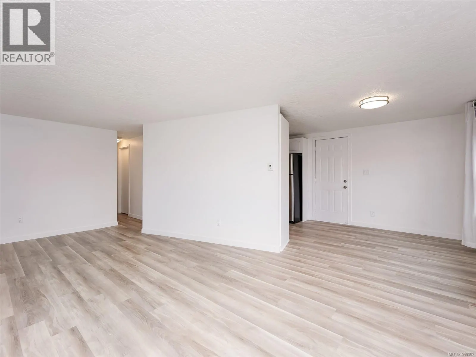 39 2587 Selwyn Rd