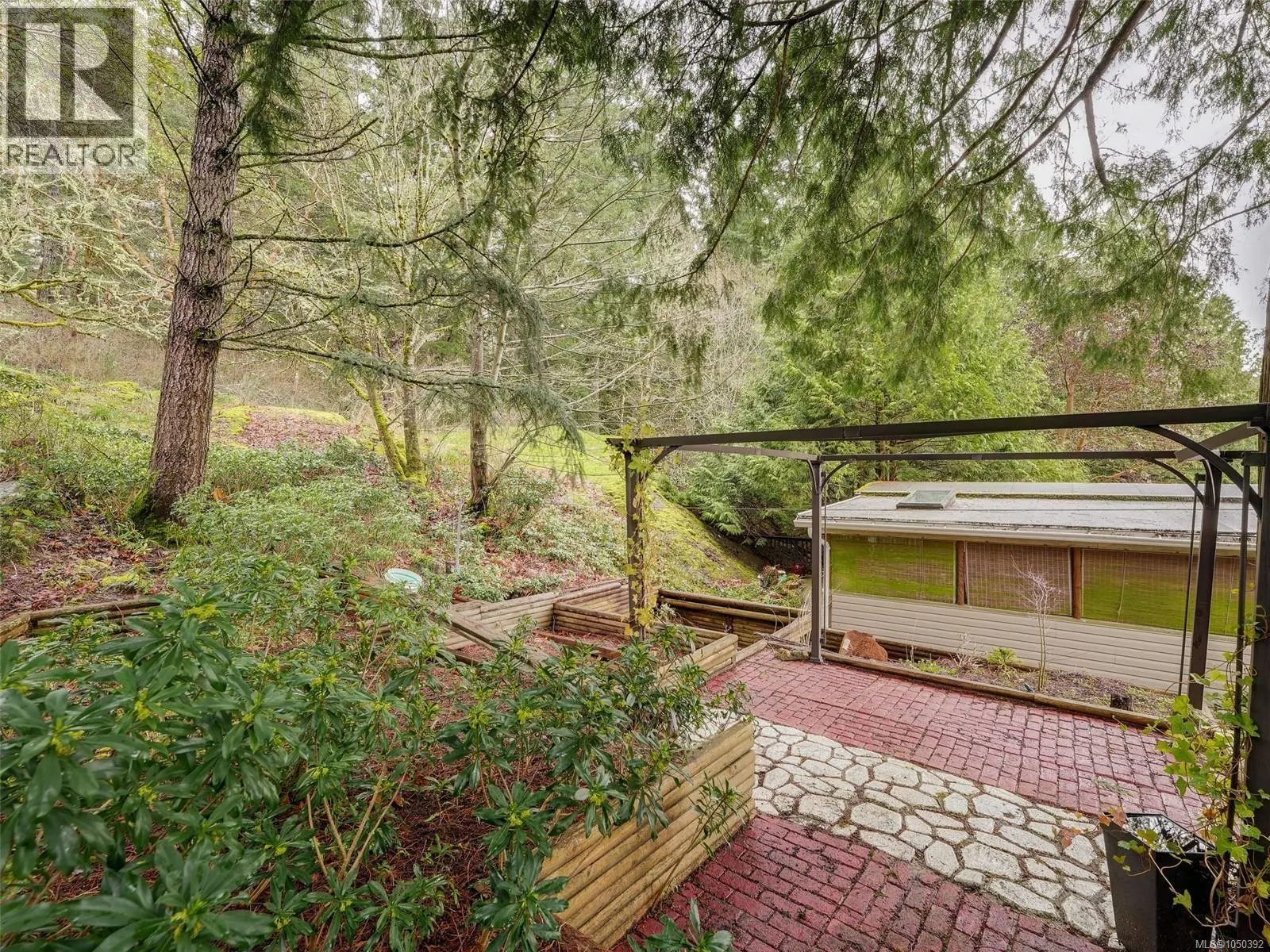 39 2587 Selwyn Rd