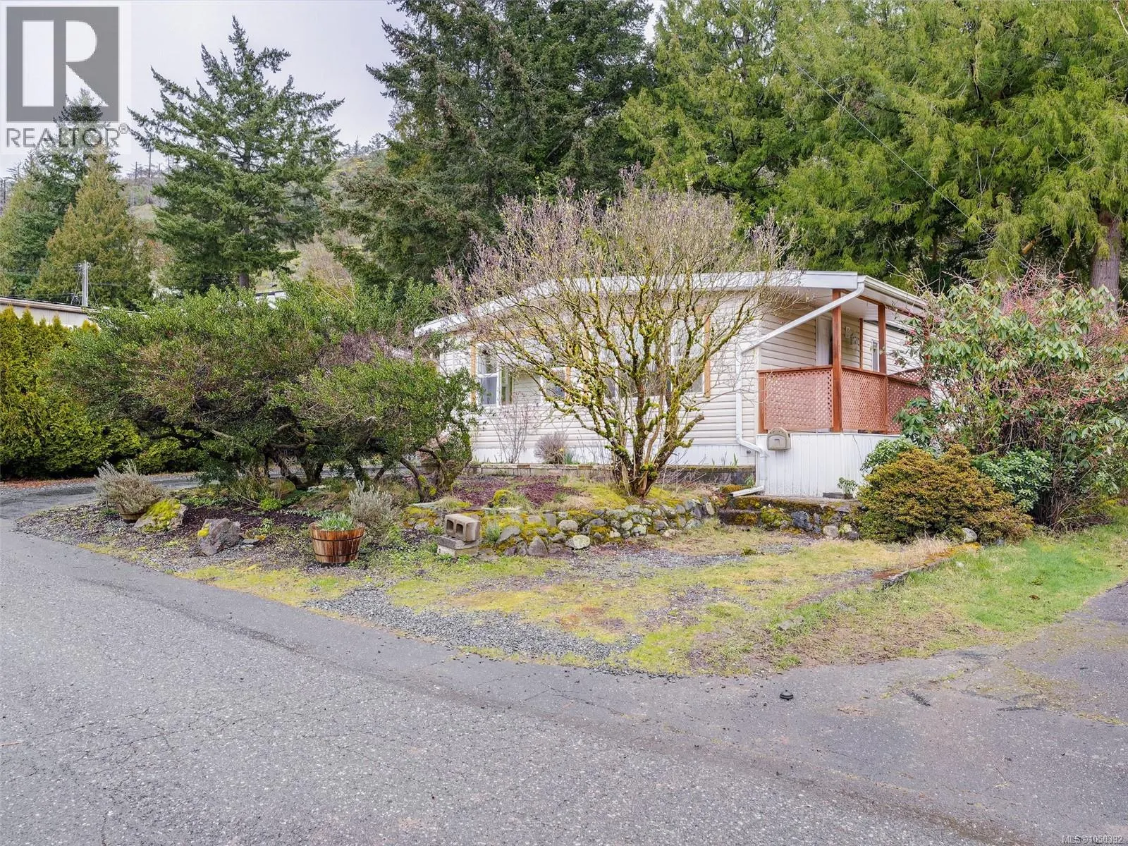 39 2587 Selwyn Rd