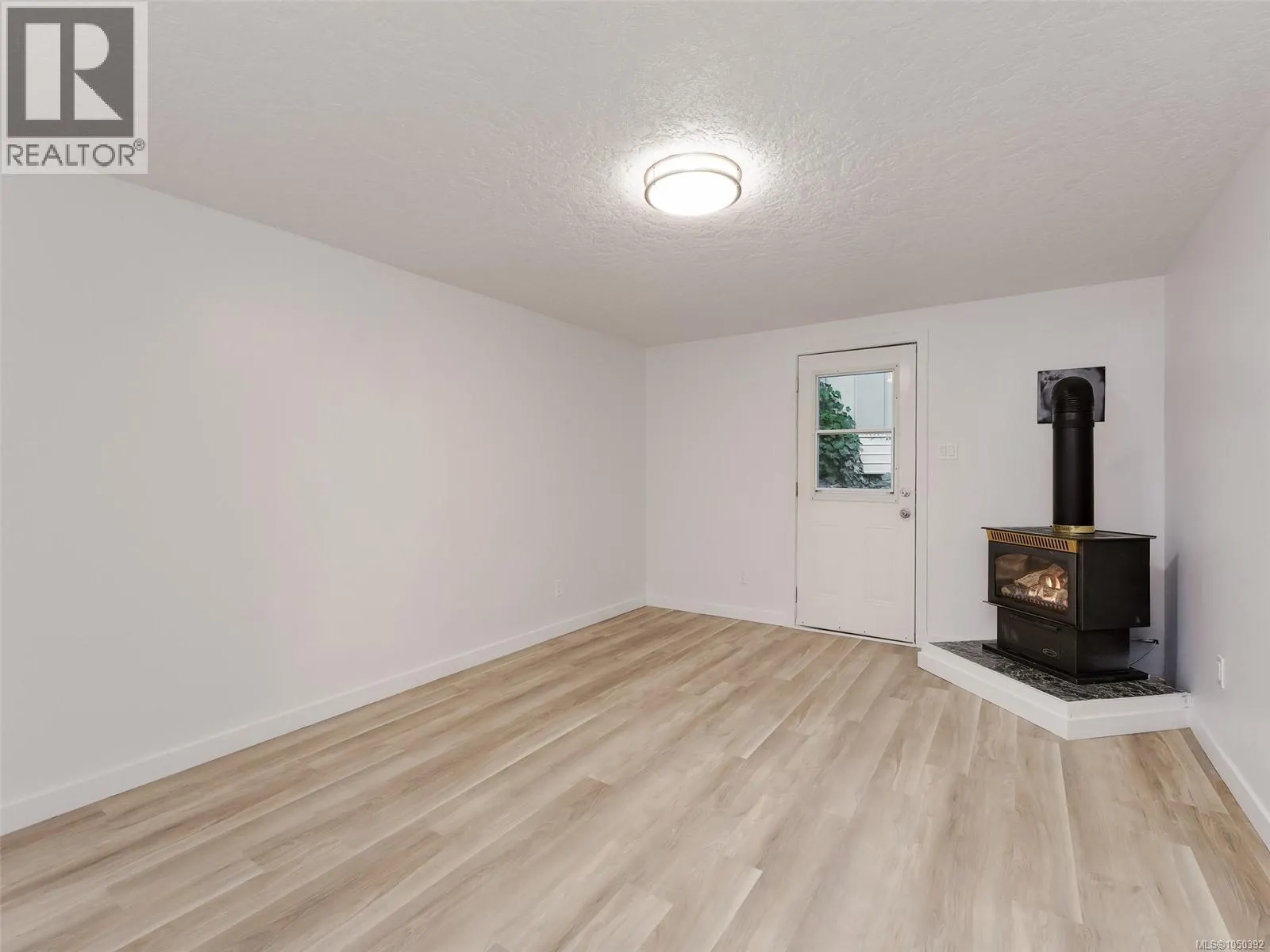 39 2587 Selwyn Rd