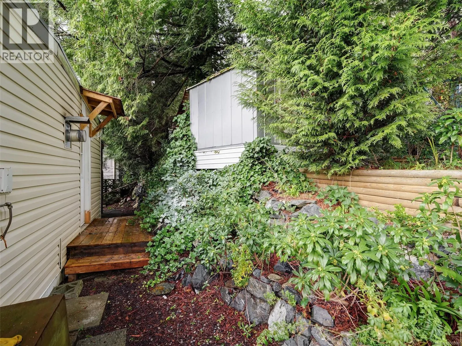 39 2587 Selwyn Rd
