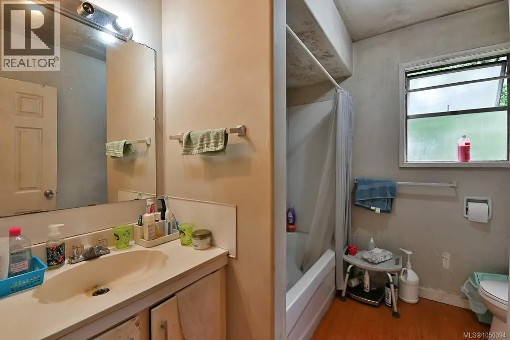 307, 311,315 Holly Ave
