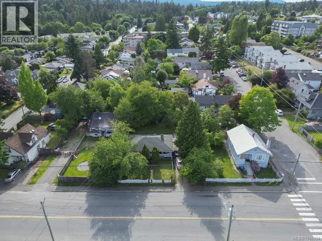 307, 311,315 Holly Ave