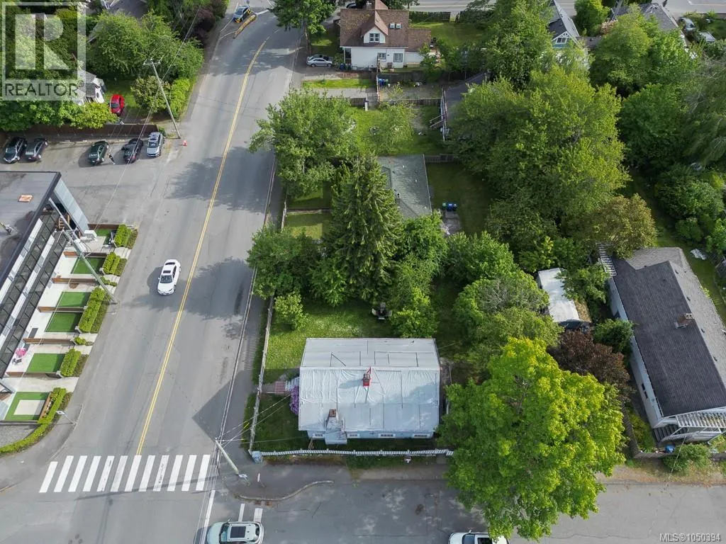 307, 311,315 Holly Ave
