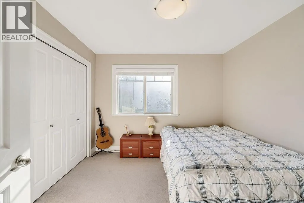 110 1177 Deerview Pl