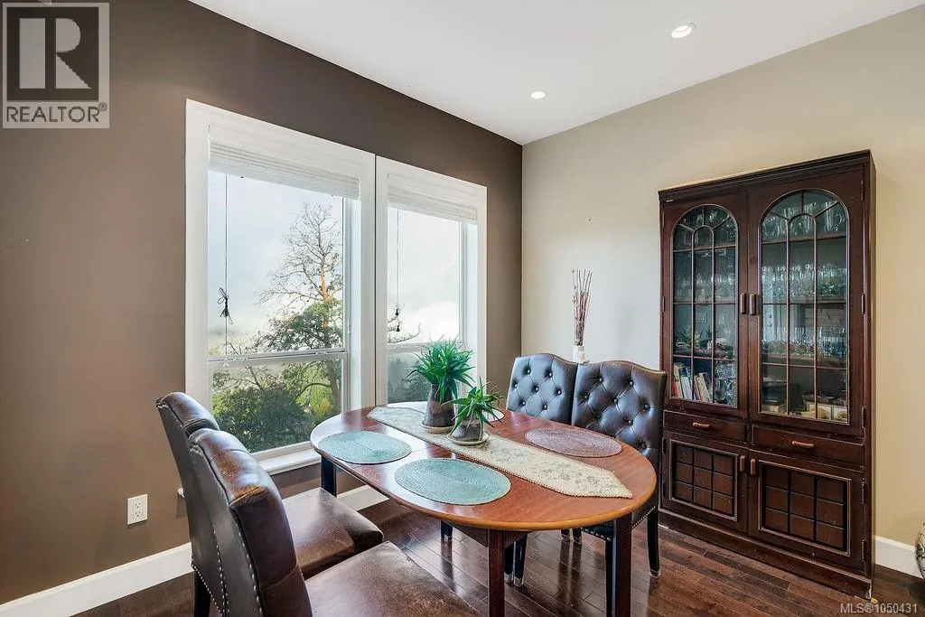 110 1177 Deerview Pl