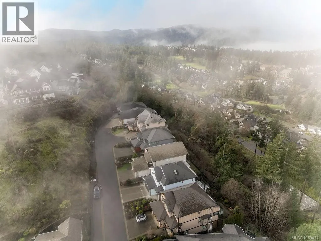 110 1177 Deerview Pl