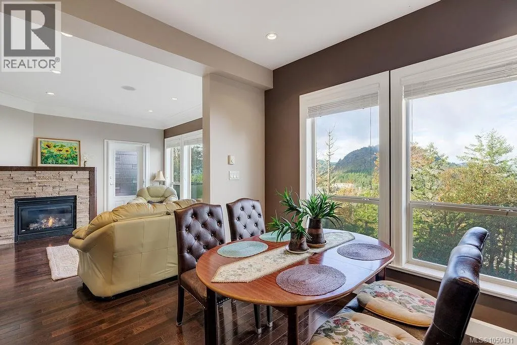 110 1177 Deerview Pl