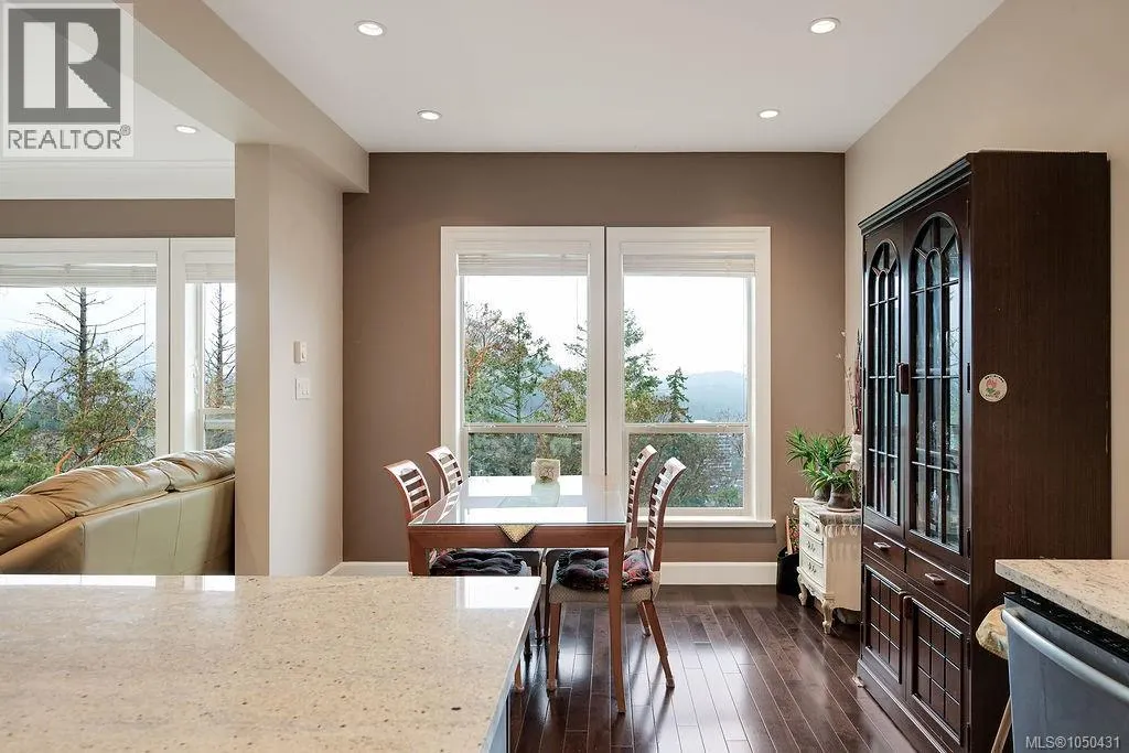 110 1177 Deerview Pl