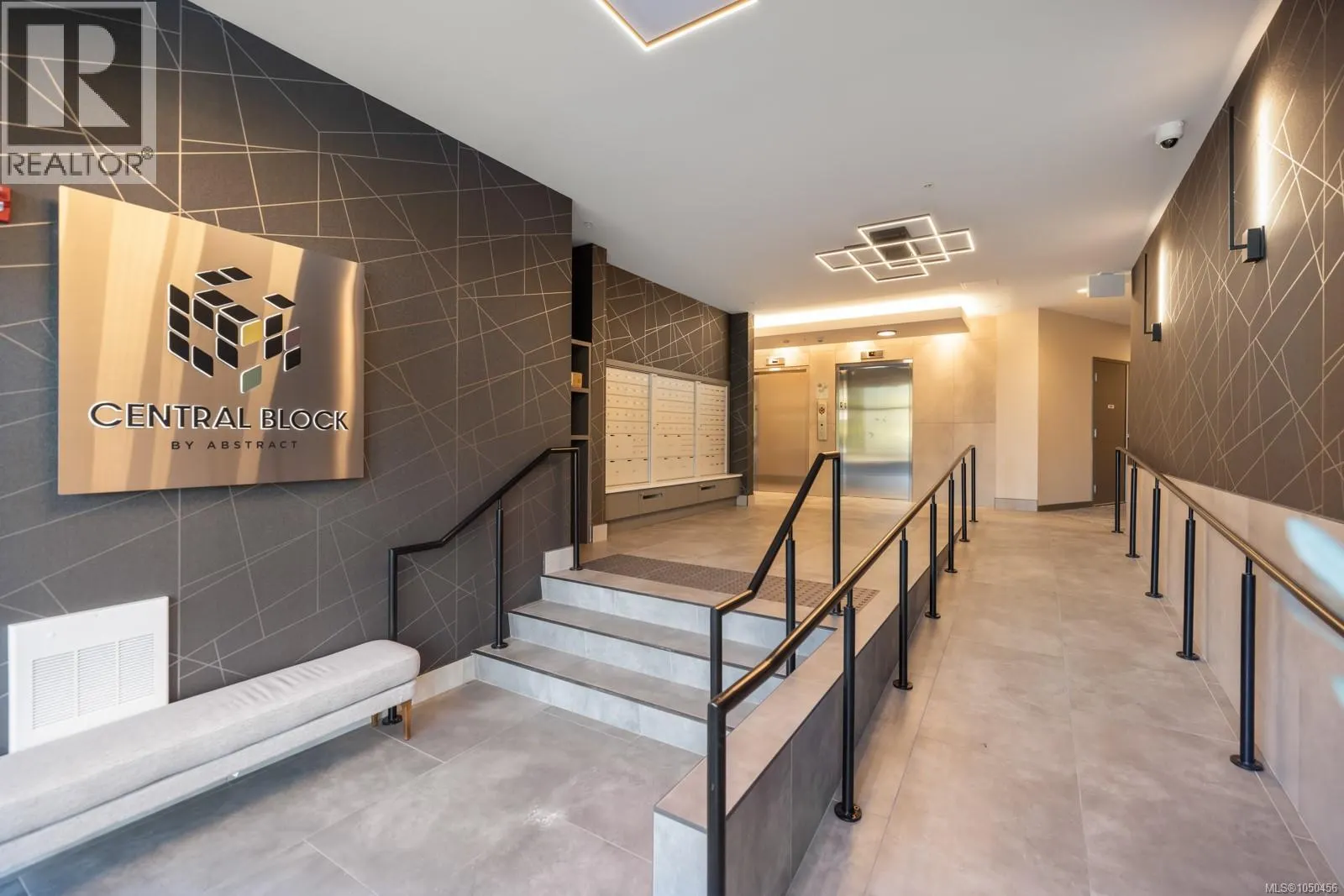 505 1075 Tillicum Rd