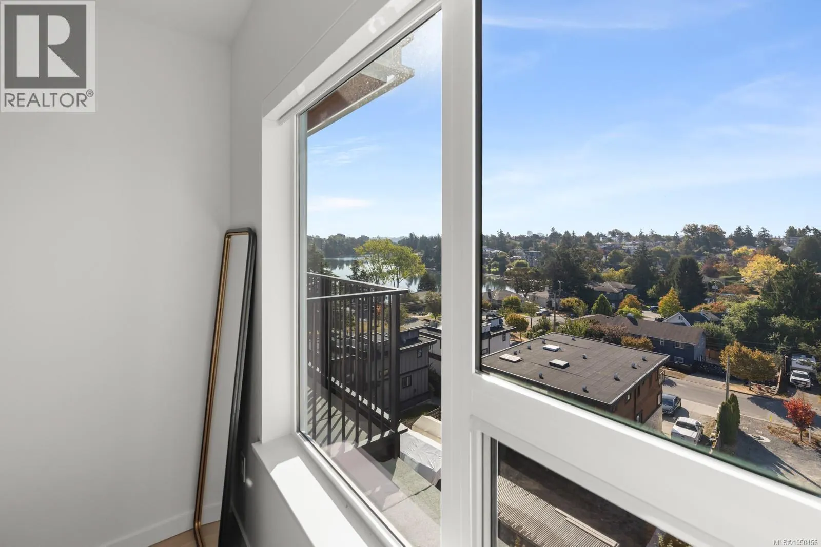 505 1075 Tillicum Rd