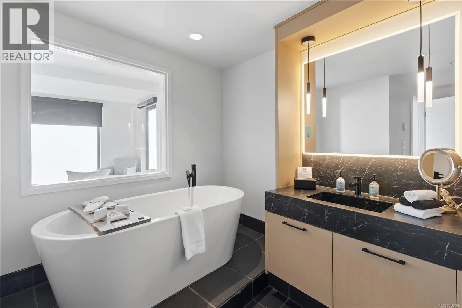 315 596 Marine Dr