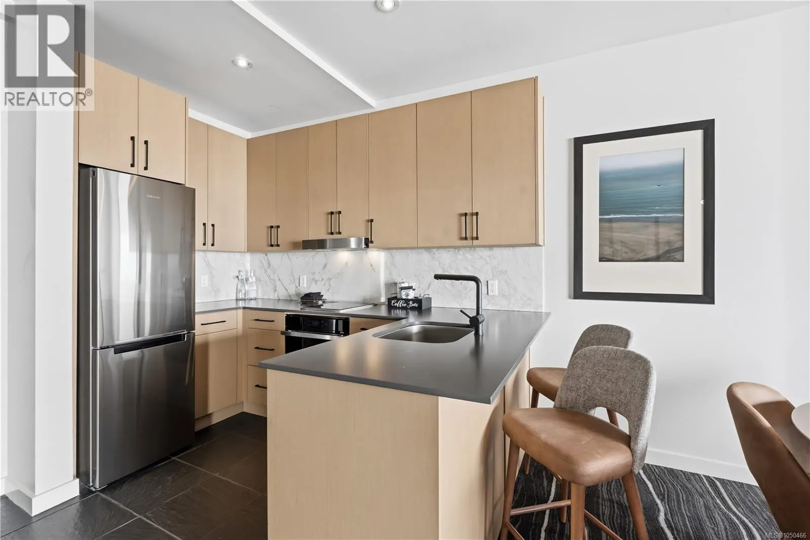 315 596 Marine Dr