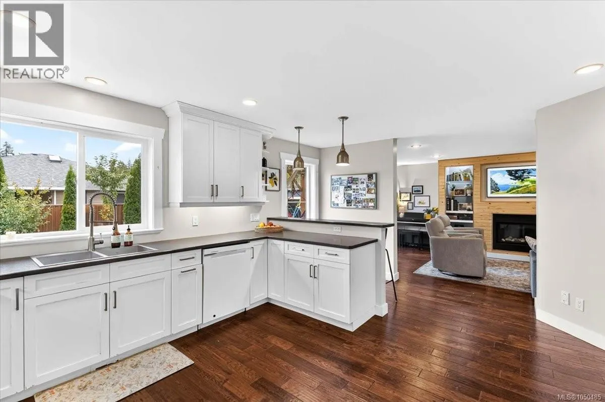 3615 Lyall Point Cres