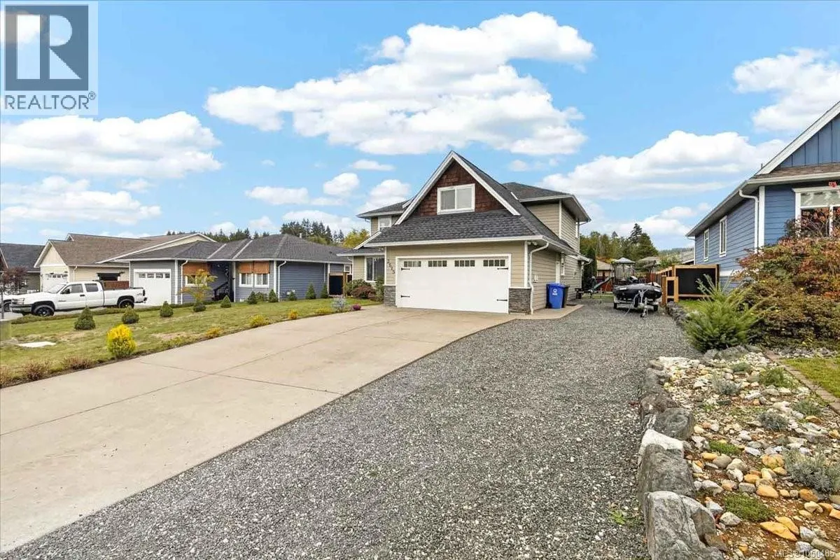 3615 Lyall Point Cres