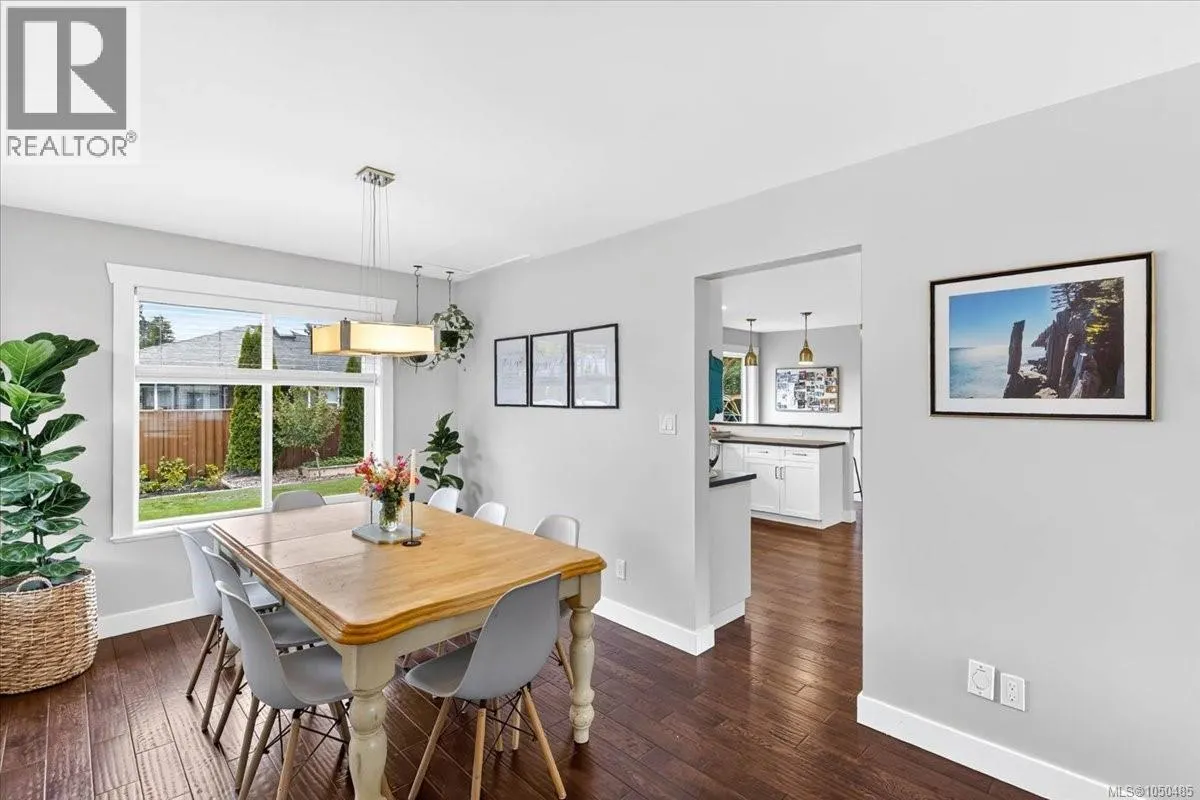 3615 Lyall Point Cres