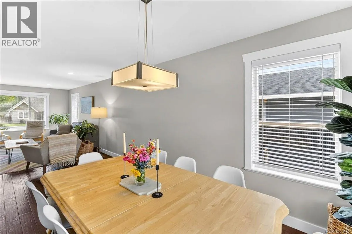 3615 Lyall Point Cres
