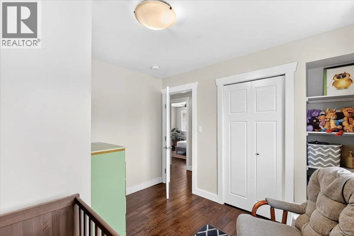 3615 Lyall Point Cres