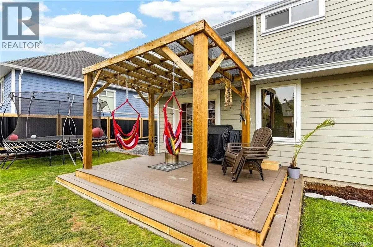 3615 Lyall Point Cres