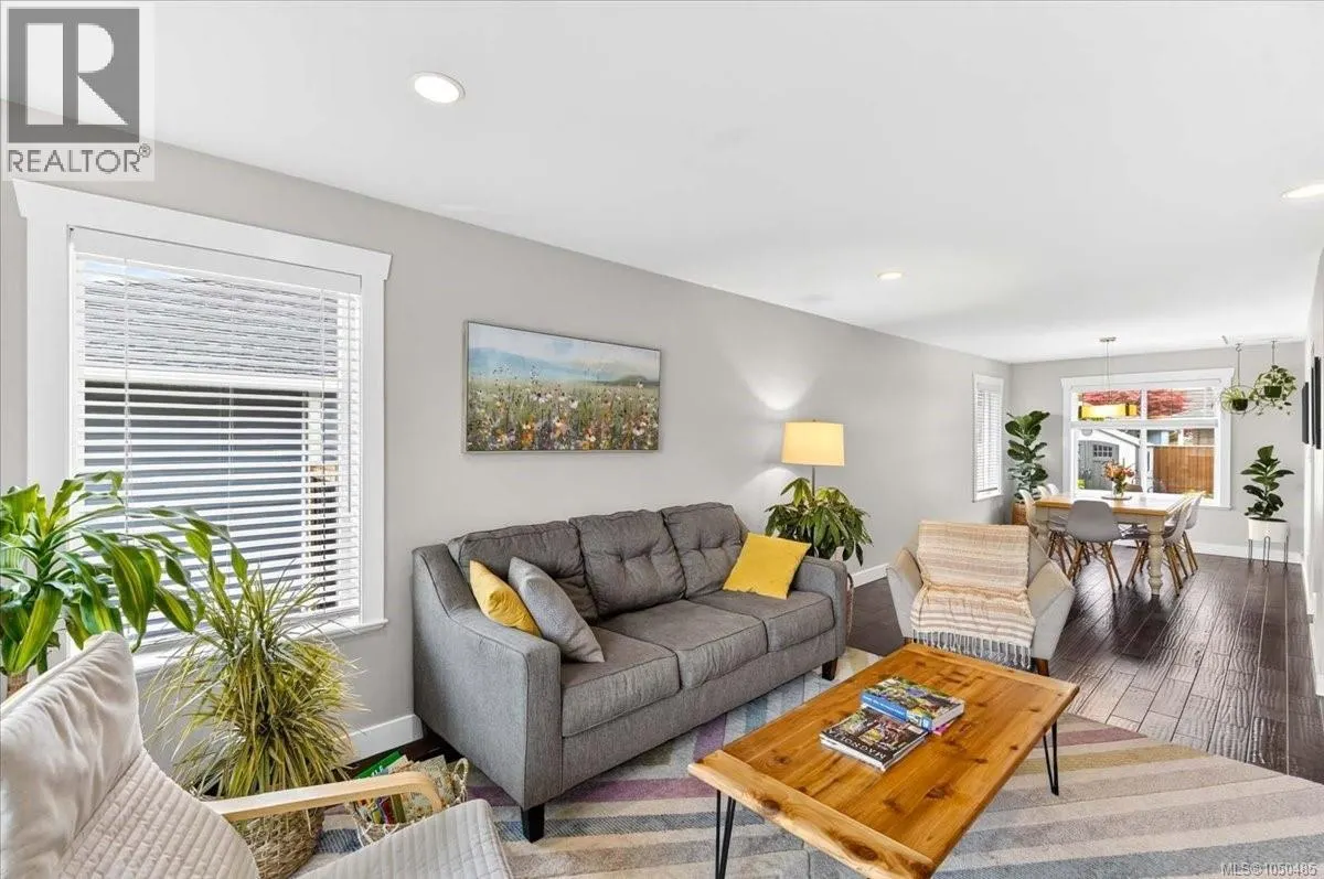 3615 Lyall Point Cres