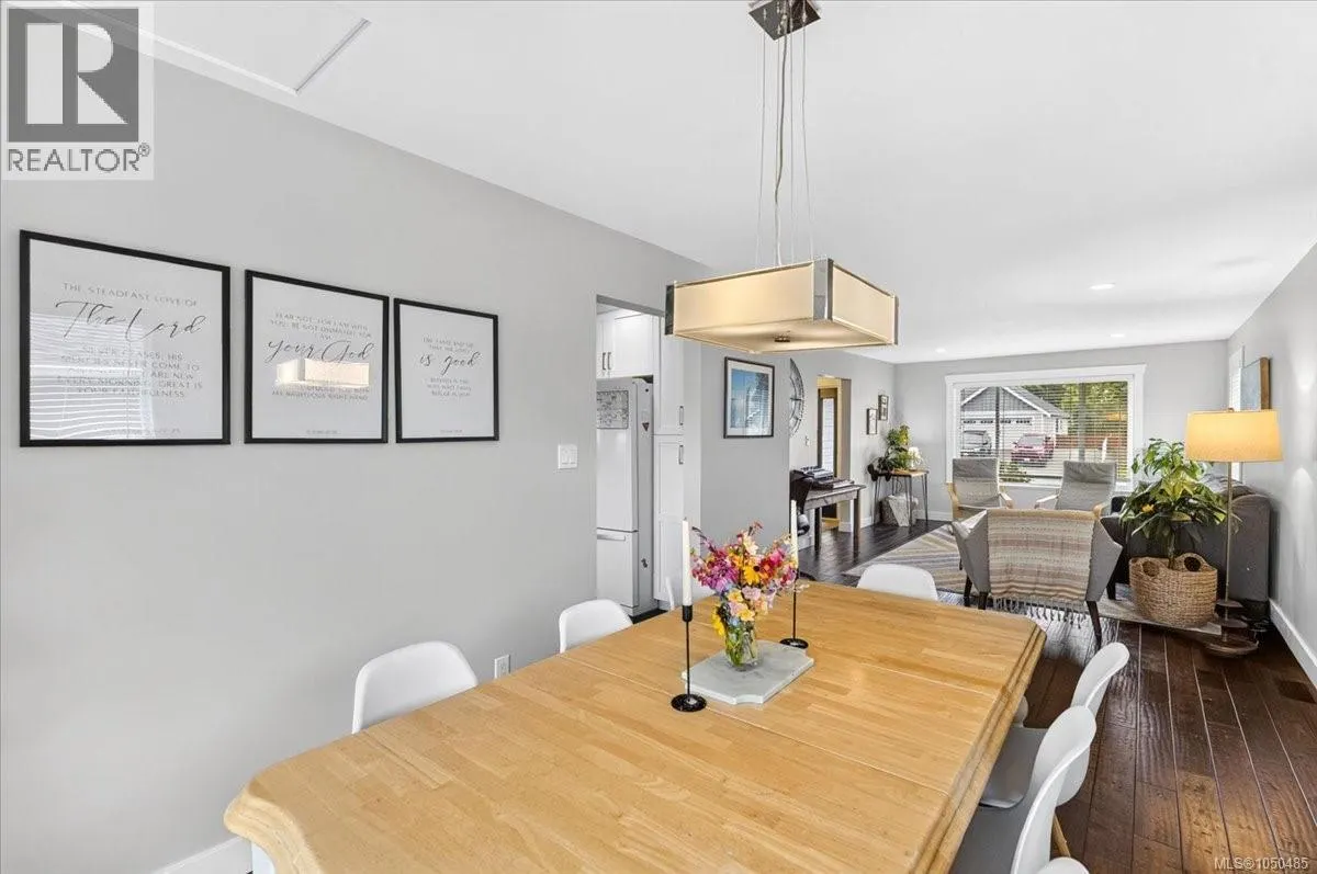 3615 Lyall Point Cres