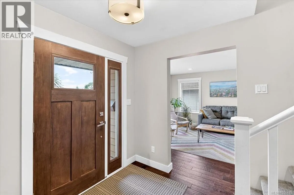 3615 Lyall Point Cres