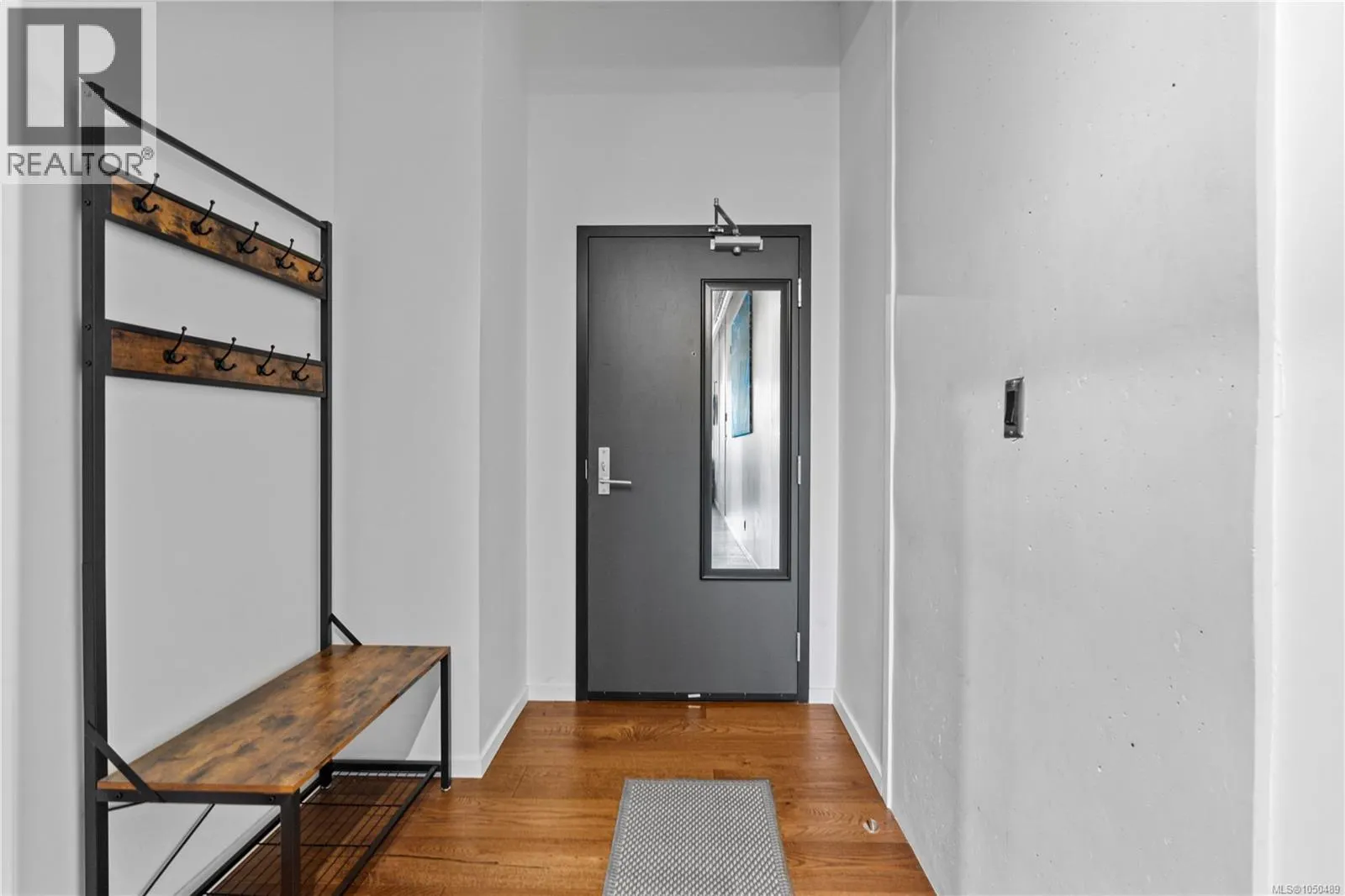 427 1029 View St