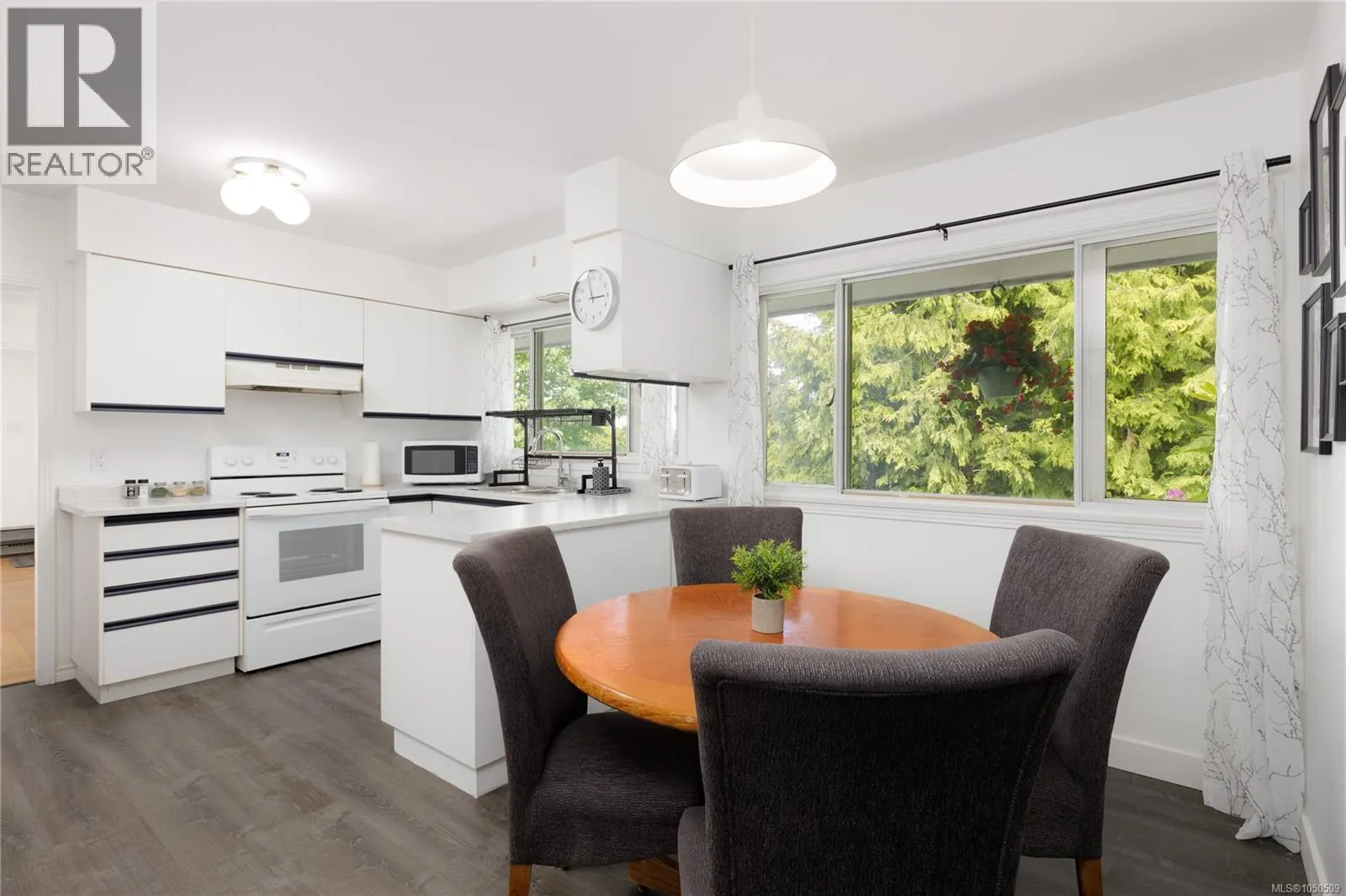 2555 Departure Bay Rd