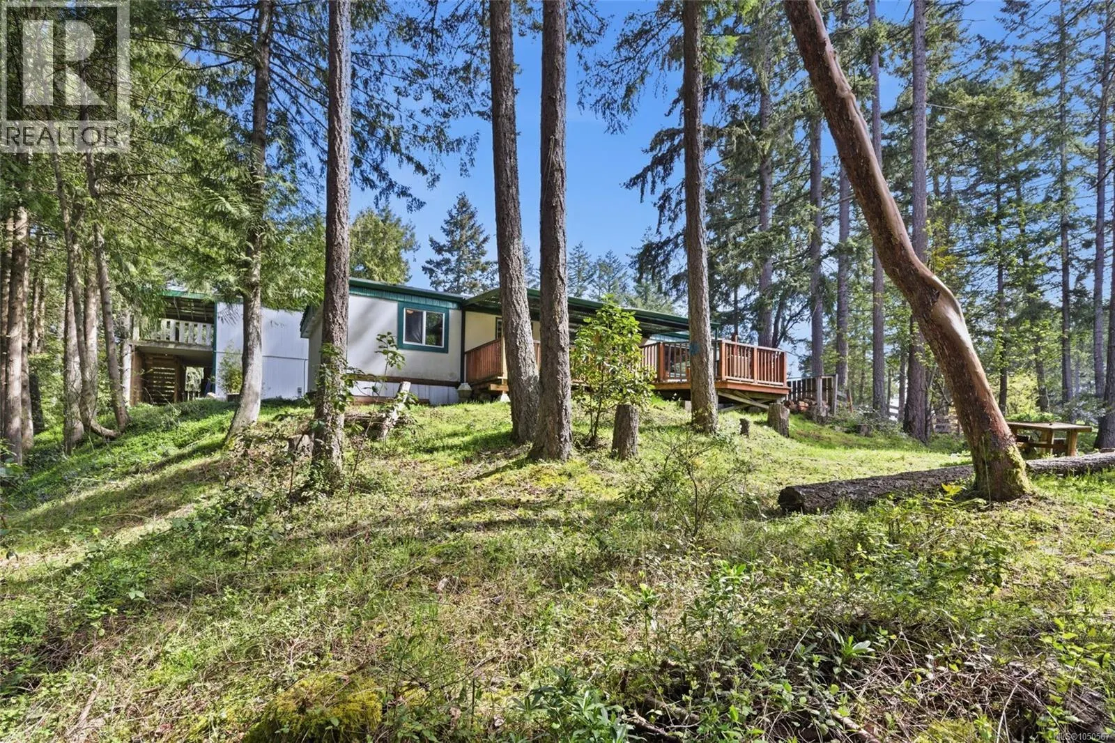 69 Lake Pl