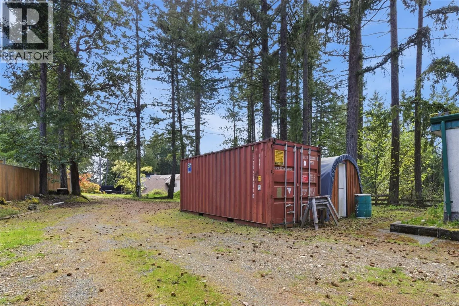 69 Lake Pl