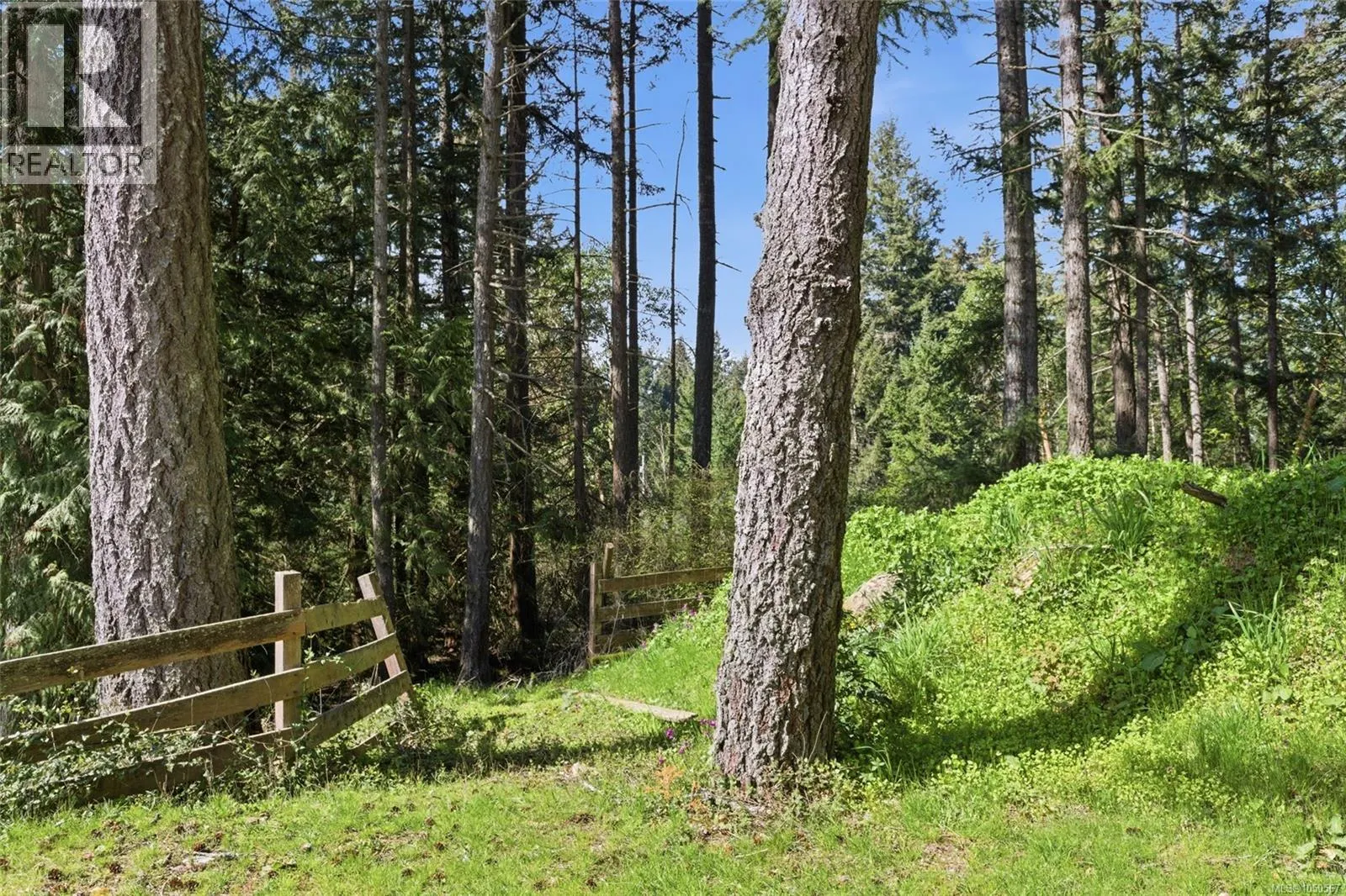 69 Lake Pl