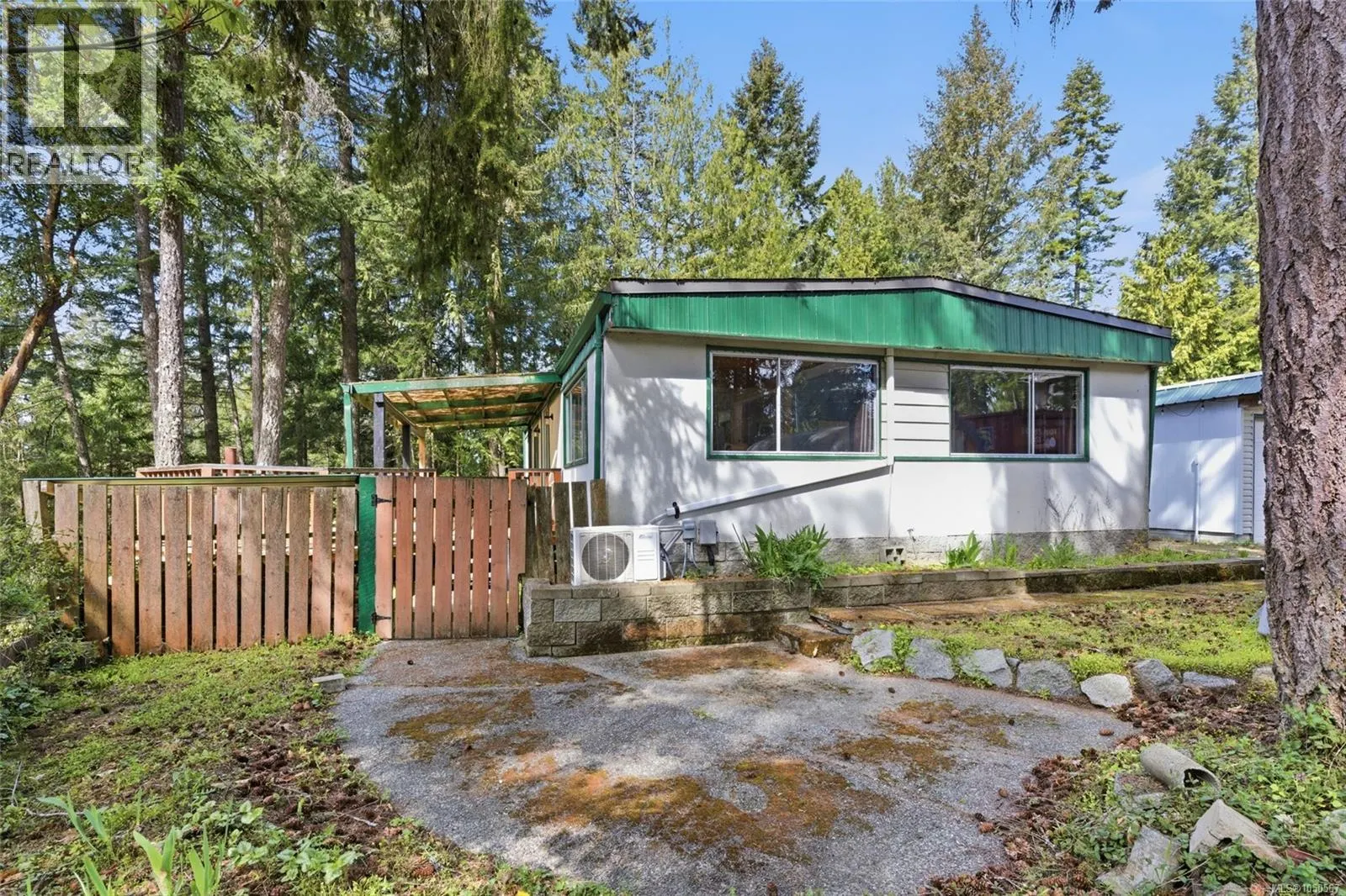 69 Lake Pl