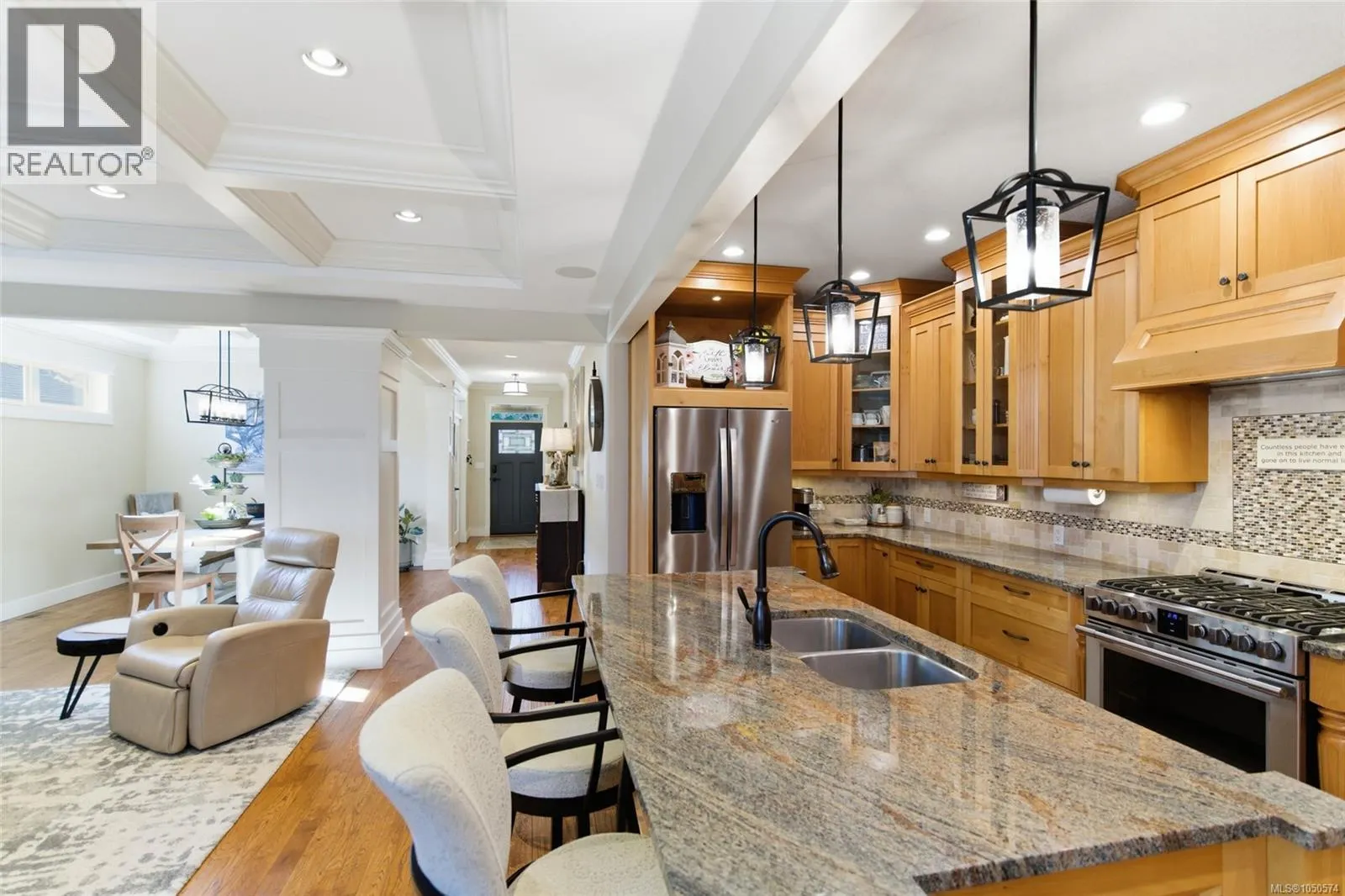 844 Mulholland Dr