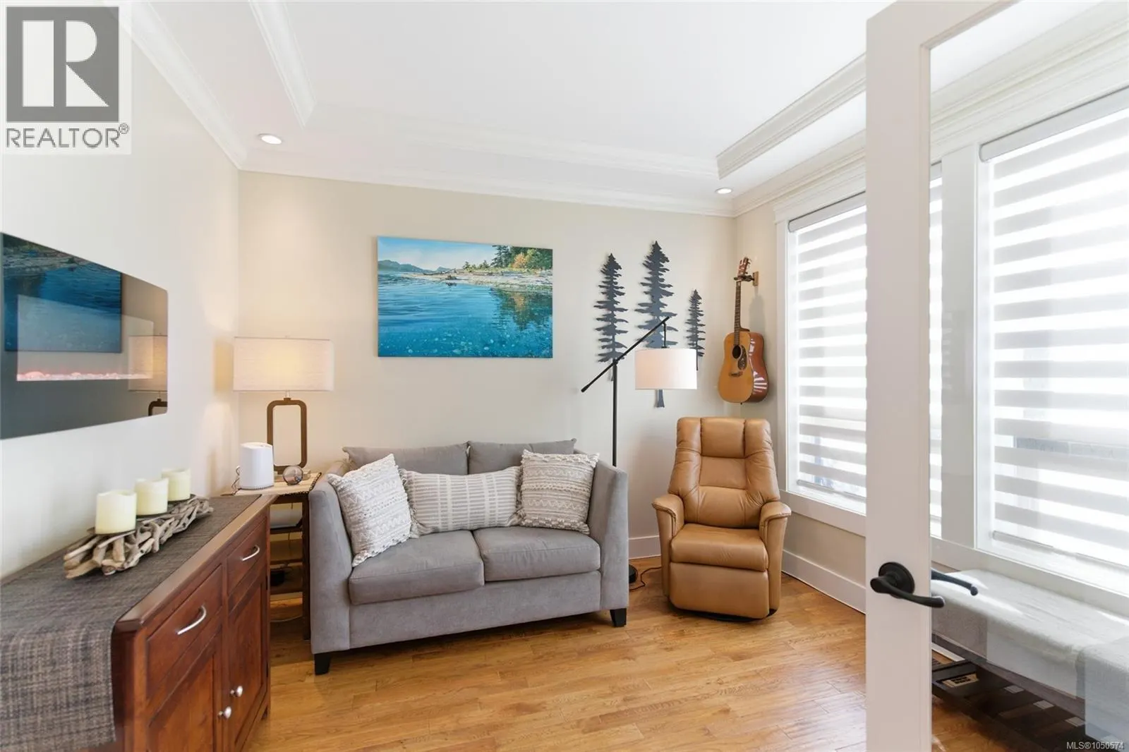 844 Mulholland Dr