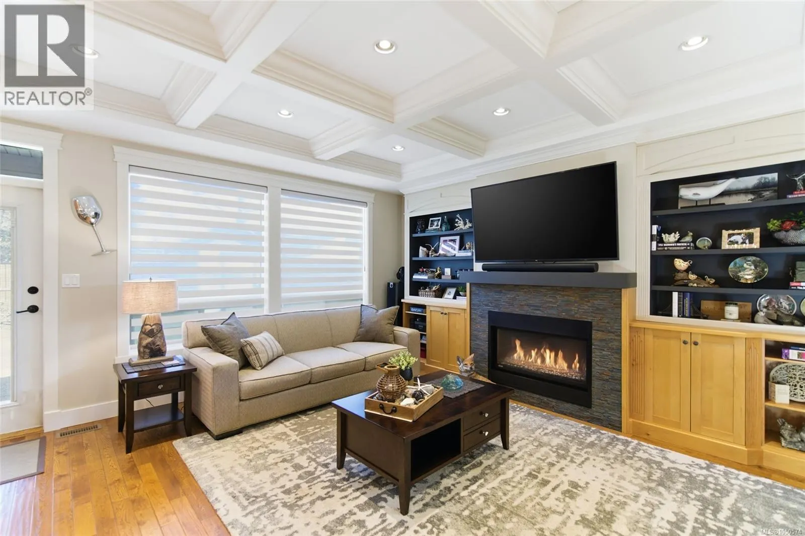 844 Mulholland Dr