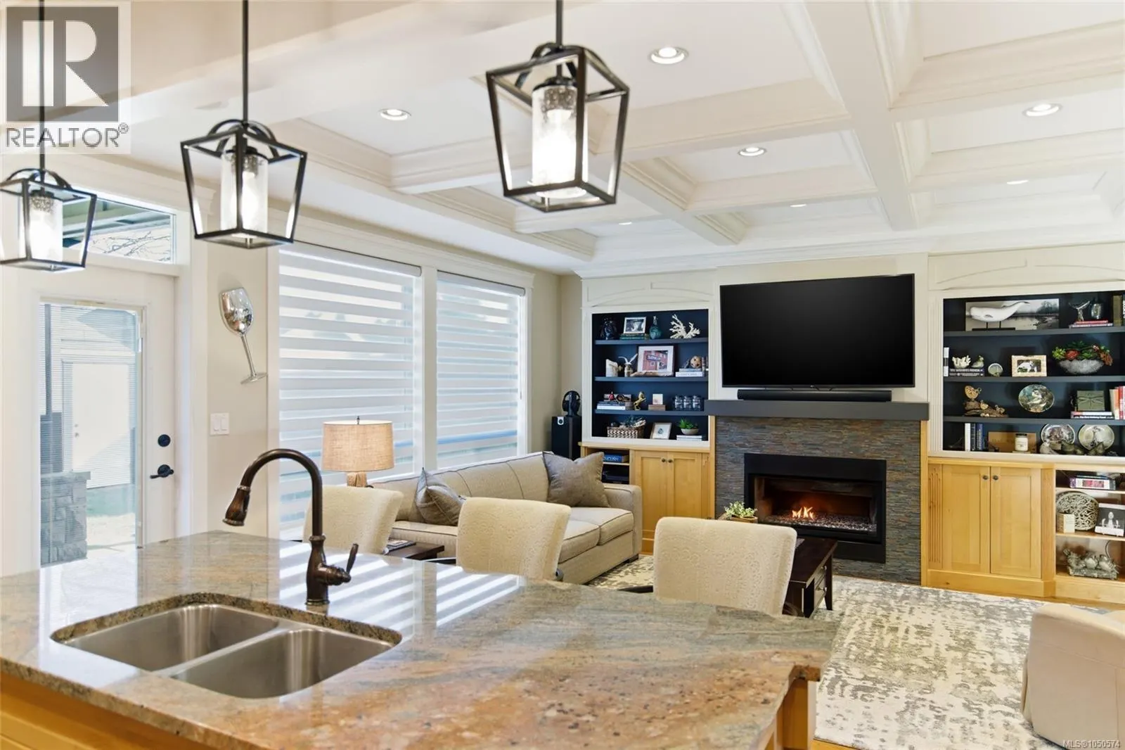 844 Mulholland Dr