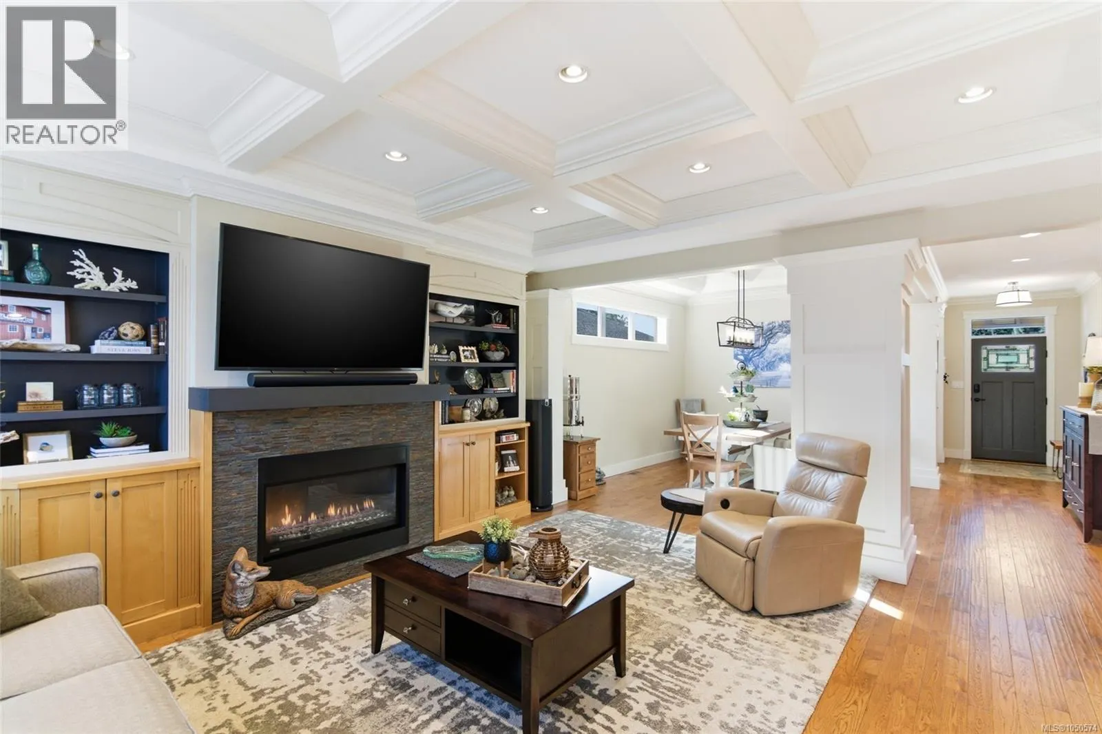 844 Mulholland Dr